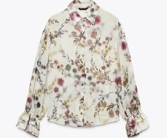 Zara tiene una magnífica colección de blusas alegres y fresquitas para que presumas de tipazo este verano 16 Merca2.es Blusa estampada con hilo metalizado: luz propia