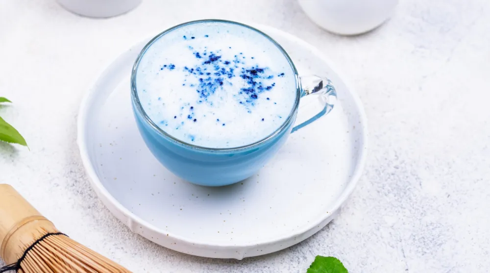 Mitos y verdades sobre el nuevo boom llamado «el café azul» que revoluciona España