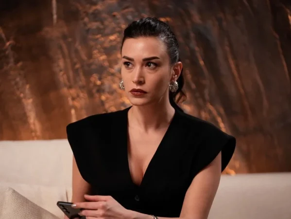 'Renacer': Timur deja un micro abierto por error y desvela sus más grandes secretos