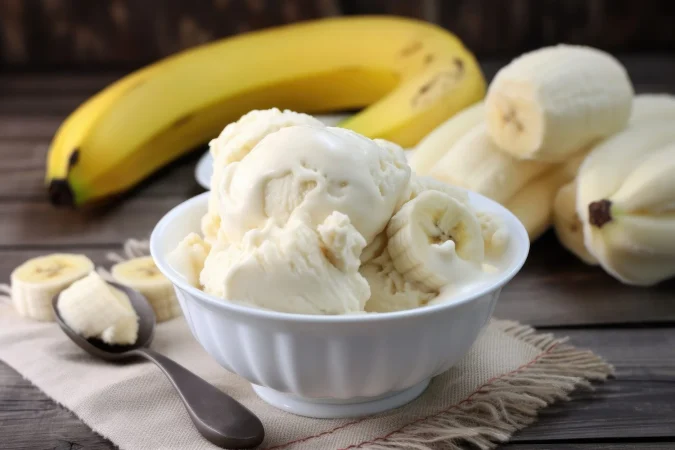 delicia congelada helado de banana dulce disfruta de un postre cremoso afrutado y refrescante que no contiene lacteos y es vegano ia generativa Merca2.es