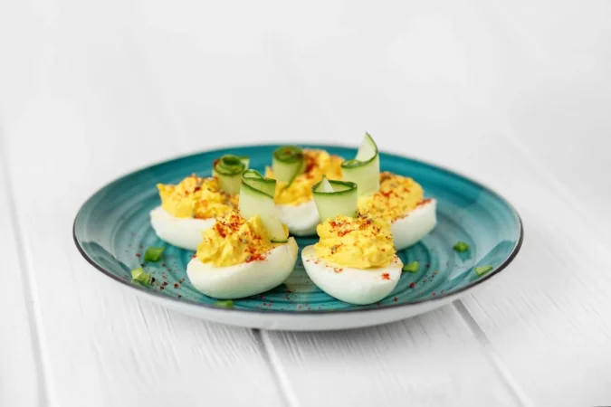 huevos rellenos el concepto de comida desayuno catering Merca2.es