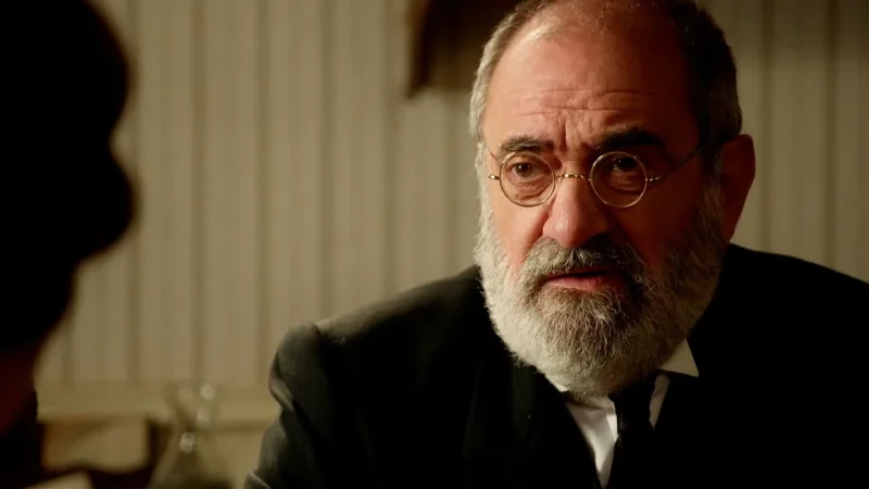 Continúa el baile de horarios en 'La Promesa': El pánico se desata en Palacio al desaparecer Andrés, uno de los bebés 74 Merca2.es EL CLUB DE LA PROMESA