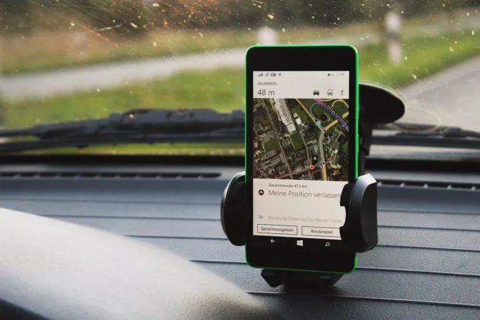 Esta distracción destrona al móvil como la mas grave y puede generar un accidente, según la DGT