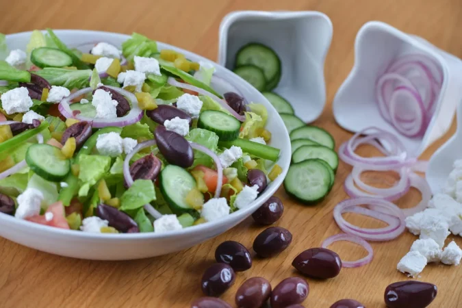 primer plano de una ensalada en el plato Merca2.es
