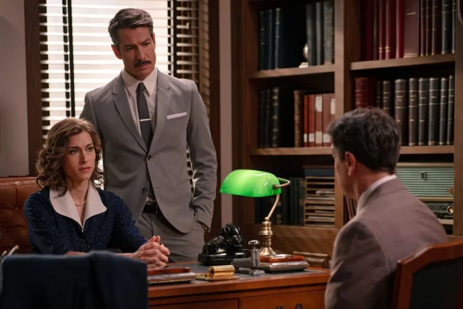 UN FANTASMA QUE ACECHA EN LAS SOMBRAS