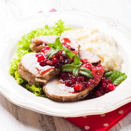 vista de angulo alto del postre en el plato sobre la mesa Merca2.es