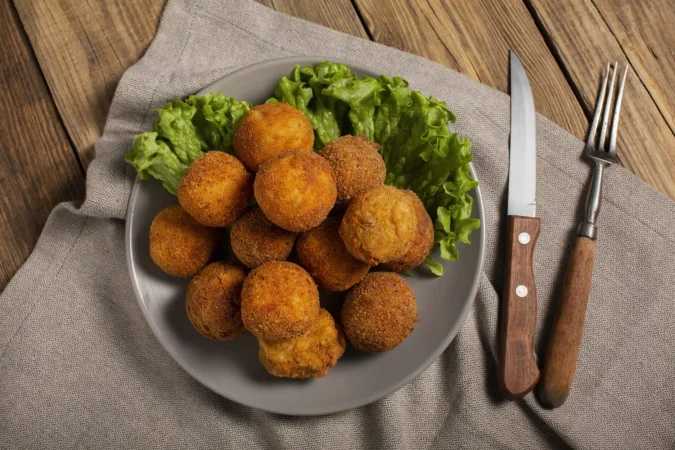 vista superior de deliciosas croquetas de comida frita Merca2.es