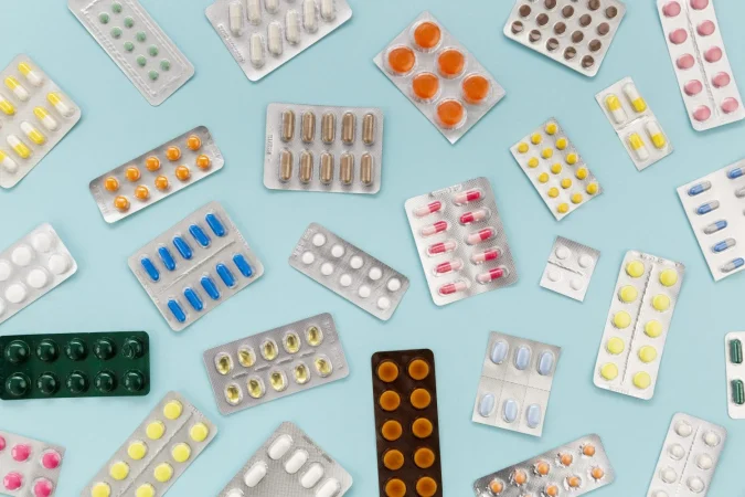 ¿Quién fabrica y distribuye este medicamento?