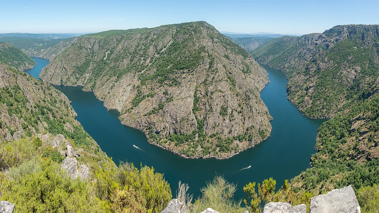 El ‘Gran Cañón’ de Ourense: un viaje en catamarán por los paisajes más espectaculares de la Ribeira Sacra