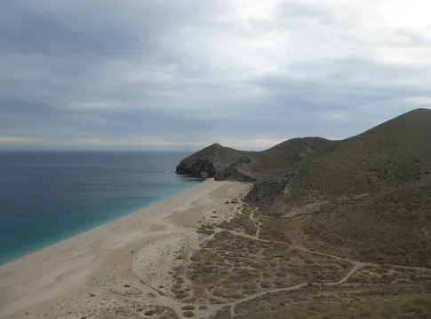 Aprovecha esta playa que solo es visible en agosto: La costa de Almería ideal para una escapada de todo y de todos Aprovecha esta playa que solo es visible en agosto: La costa de Almería ideal para una escapada de todo y de todos