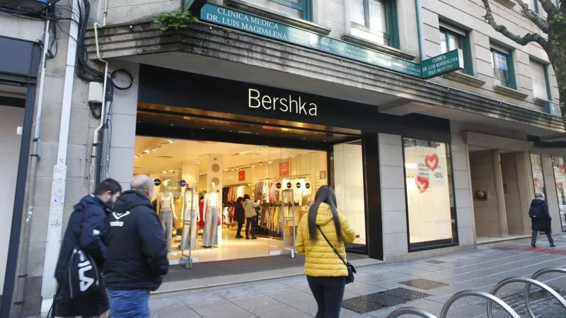 Los vestidos 'halter' de Bershka son los grandes protagonistas del verano