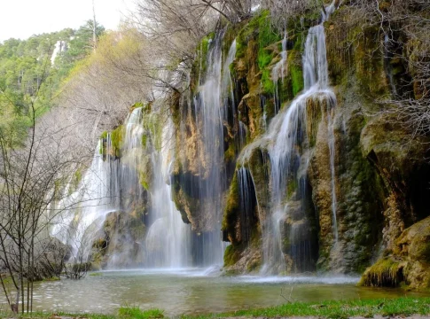La ruta de senderismo que te lleva a las cascadas más impresionantes de España (La ruta de las 'Cascadas del río Cuervo' en Cuenca, un espectáculo natural poco conocido). La ruta de senderismo que te lleva a las cascadas más impresionantes de España (La ruta de las 'Cascadas del río Cuervo' en Cuenca, un espectáculo natural poco conocido).