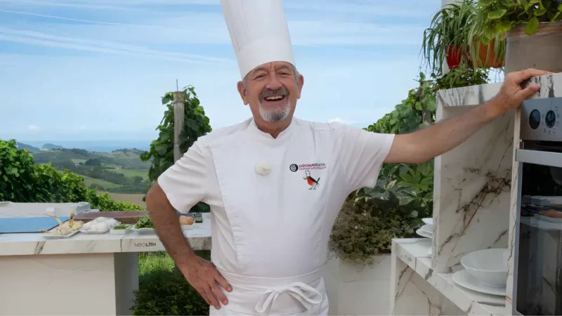 Conoce la casa de Karlos Arguiñano en Zarautz con unas espectaculares vistas y una cocina... 45 Merca2.es Una casa que refleja una filosofía