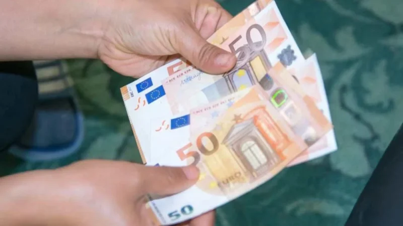 Aquellos que están muy por encima del promedio, como más del doble de la mediana