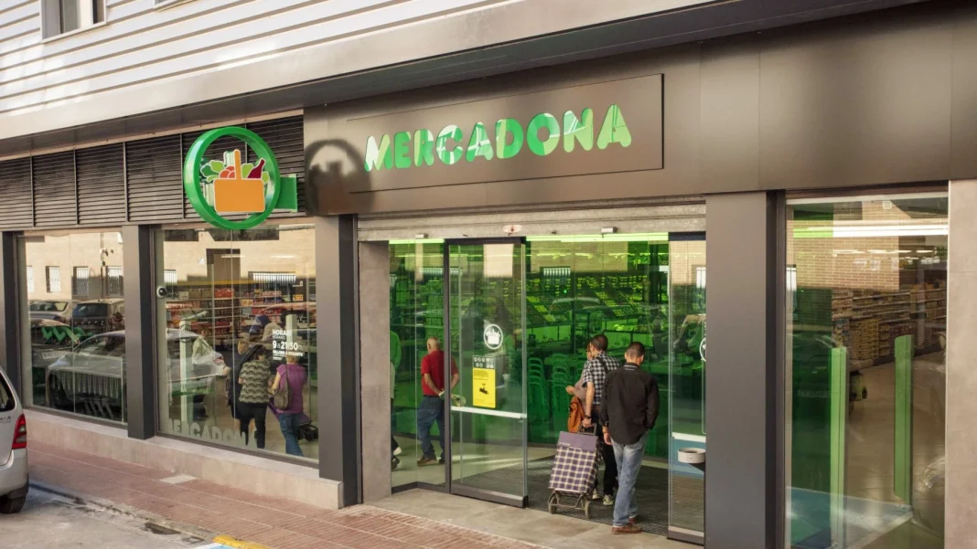 Mercadona y El Corte Inglés ponen contra las cuerdas a Lidl y Aldi en la carrera por el reparto a domicilio