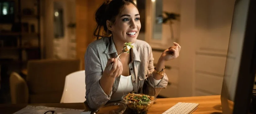 ¿Qué significa cenar tarde para tu cuerpo?