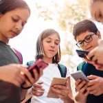 El 80% de los jóvenes de la Generación Z revisa opiniones en plataformas digitales antes de comprar 1 Merca2 El 80% de los jóvenes de la Generación Z revisa opiniones en plataformas digitales antes de comprar