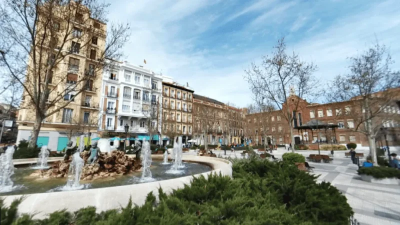 Este es el polémico piso, en el corazón de Madrid, en el que vive Isabel Díaz Ayuso con su pareja, Alberto González 86 Merca2.es Polémica en torno a este piso se filtra más allá de terreno personal de presidenta