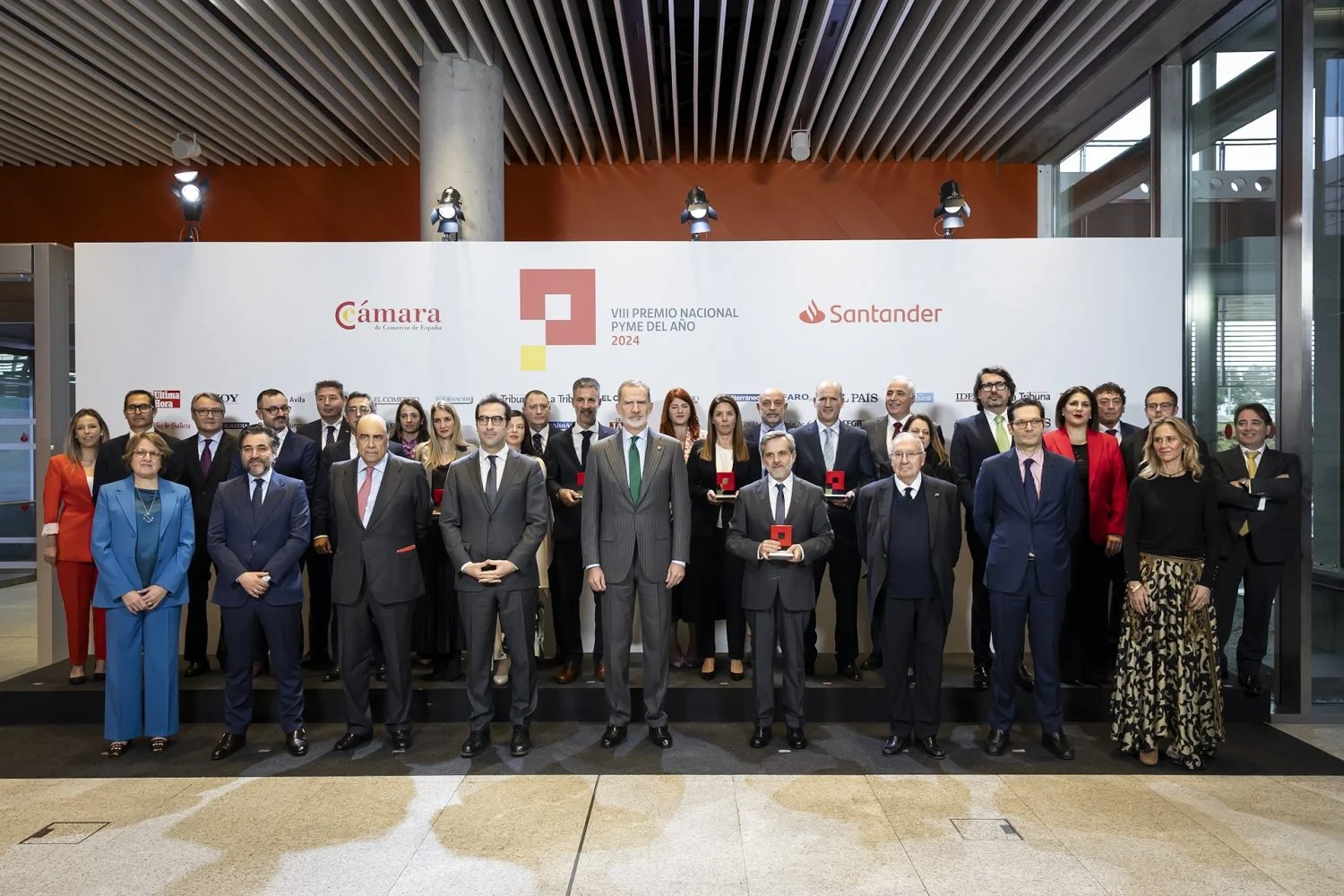Banco Santander premia a la empresa Aerolaser System, líder global en tecnología láser, como PYME del año 2024 1 Merca2.es La empresa Aerolaser System gana el premio nacional pyme del año 2024 organizado por Banco Santander y Cámara de España