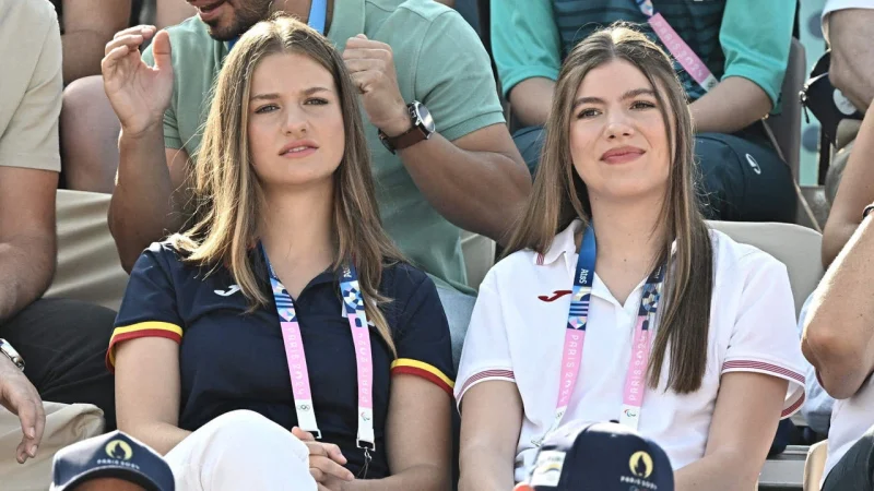 La prensa francesa destaca el comportamiento de la princesa Leonor y la infanta Sofía en la final de la Eurocopa 50 Merca2.es Un gesto de humanidad tras la derrota