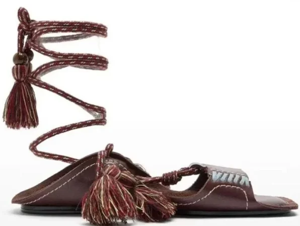 Las sandalias de Parfois que están arrasando entre la instagramers españolas 47 Merca2.es 3. Sandalias étnicas de chocolate marrón con bordados - € 49,99