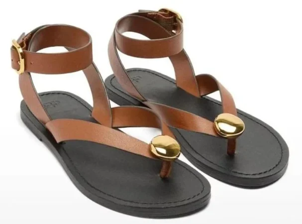 Las sandalias de Parfois que están arrasando entre la instagramers españolas 48 Merca2.es 4. Sandalias de metal minimalistas para 39,99 euros