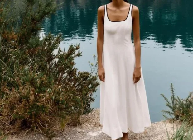 Vestido con vivos a contraste: la elegancia de lo simple