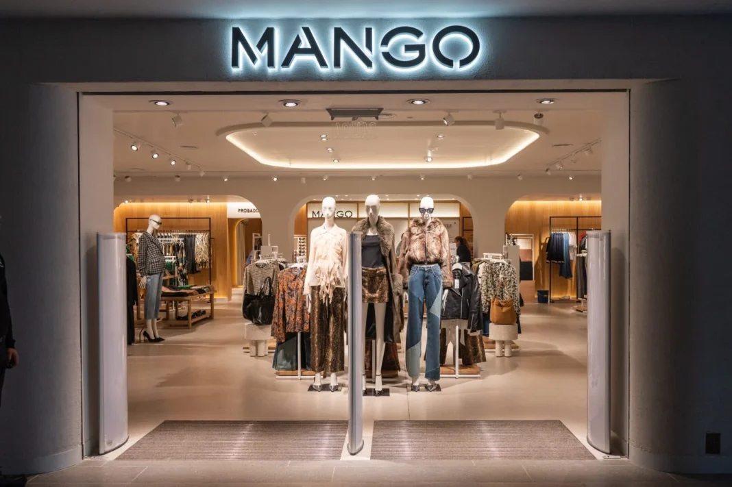 Mango lo tiene muy claro, un mono blanco siempre es sinónimo de elegancia, no te pierdas su gran variedad