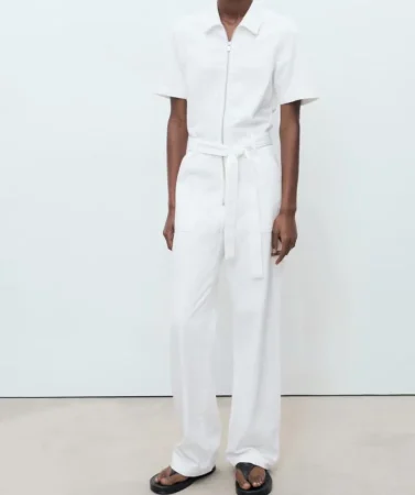 Mango lo tiene muy claro, un mono blanco siempre es sinónimo de elegancia, no te pierdas su gran variedad 62 Merca2.es ¿Por qué el mono blanco sigue siendo el comodín infalible?