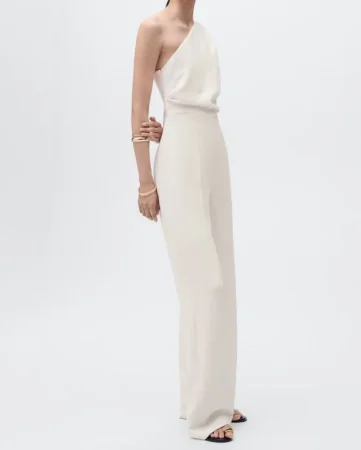 Mango lo tiene muy claro, un mono blanco siempre es sinónimo de elegancia, no te pierdas su gran variedad 63 Merca2.es El rango de precios: del regalo sorpresa al capricho meditado