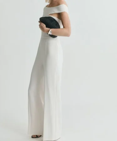 Mango lo tiene muy claro, un mono blanco siempre es sinónimo de elegancia, no te pierdas su gran variedad 68 Merca2.es El debate sobre la edad: ¿hay límite para llevar mono?