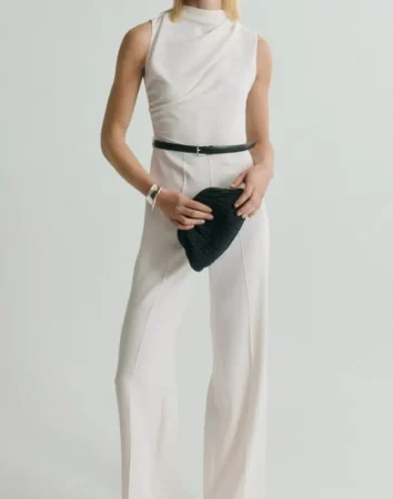 Mango lo tiene muy claro, un mono blanco siempre es sinónimo de elegancia, no te pierdas su gran variedad 69 Merca2.es Lo que dicen las redes: el FOMO de las terceras rebajas