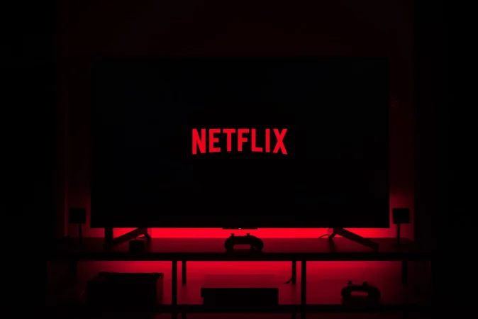 Netflix estaría intentando entrar en el mundo de los podcasts y busca a un gurú que pueda hacerle competir con Youtube 76 Merca2.es ¿Qué podría ofrecer Netflix que YouTube no tiene?