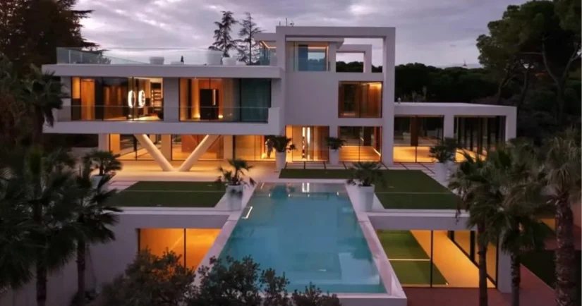 No te pierdas la alucinante mansión en La Moraleja de Vinicius Jr valorada en más de 6 millones de euros 7 Merca2.es ¿Dónde se encuentra la casa de Vinicius Jr?