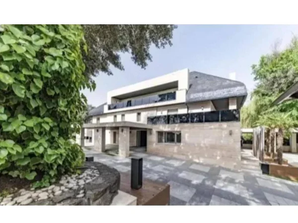 No te pierdas la alucinante mansión en La Moraleja de Vinicius Jr valorada en más de 6 millones de euros 8 Merca2.es ¿Qué tiene la casa dentro?