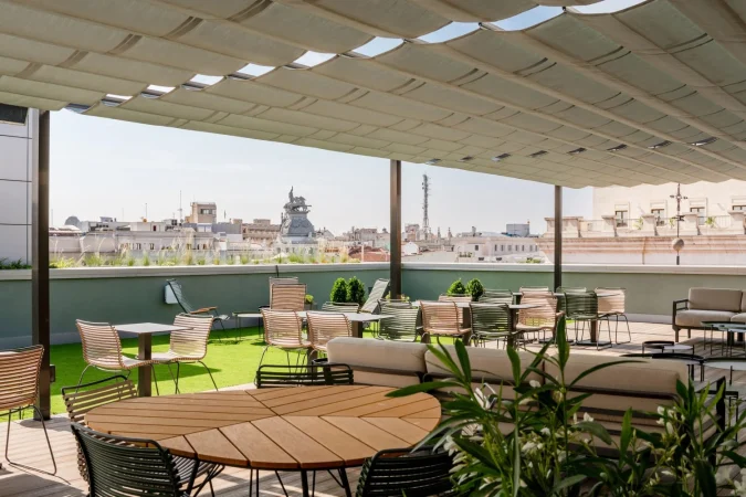 Ben Nachoom (OneCoWork): «Estamos construyendo la próxima generación de espacios de trabajo» 1 Merca2.es OCW Recoletos rooftop Merca2.es