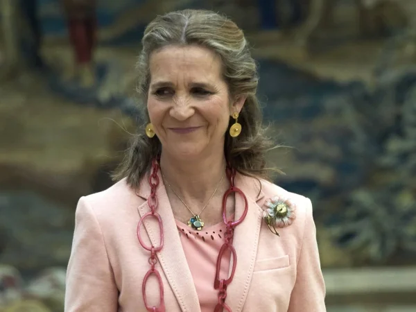Los relatos de Pilar Eyre sobre la infanta Elena nos abren otra puerta