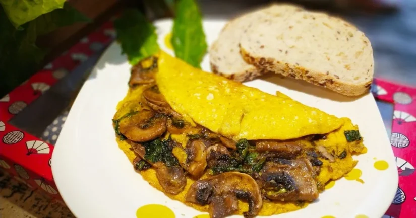 ¿Sabías que este común alimento te llena de energía y vigor para combatir el hastío estival? 48 Merca2.es 5 Tortillas cremosas de champiñones y mozzarella