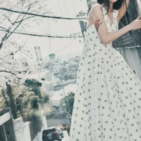 2. Blanco con florecitas: el romántico imprescindible de Sfera