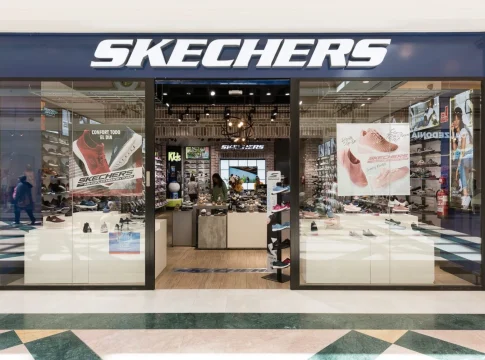 Skechers ya tiene rebajadas sus mejores sandalias de cuña para este verano con las que además de cómoda irás fresca y elegante 1 principal Skechers ya tiene rebajadas sus mejores sandalias de cuña para este verano con las que además de cómoda irás fresca y elegante