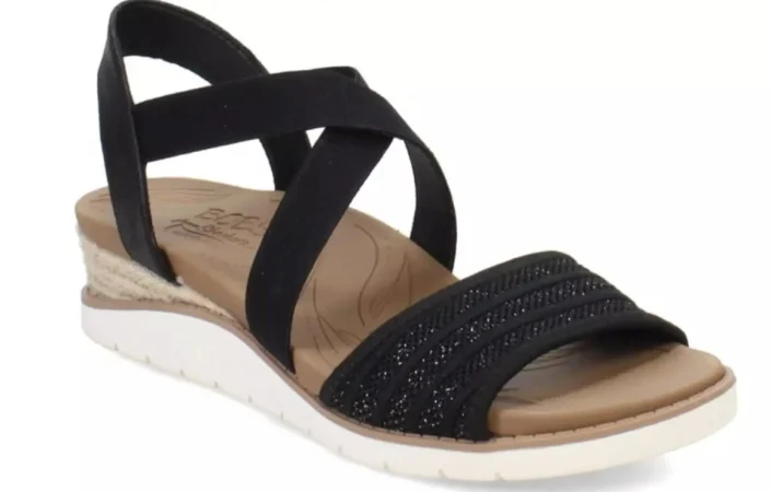 ¿Por qué las sandalias de cuña de Skechers siguen siendo una tendencia?