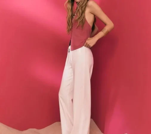 El pantalón blanco fluido de Stradivarius que llevarás día tras día