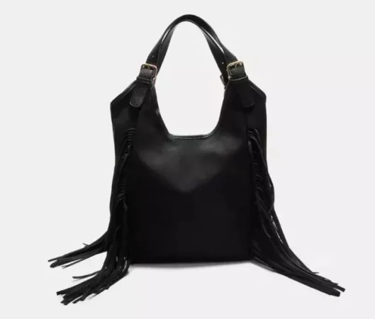 Stradivarius tiene la nueva colección de ropa y complementos más moderna y estilosa para este verano 12 Merca2.es Bolso con flecos (35,99 €)