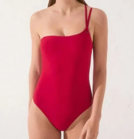 Women’secret ha rebajado a menos de 25 euros los bañadores que triunfan este verano en todas las tallas 61 Merca2.es Bañador asimétrico en rojo: elegancia en estado puro