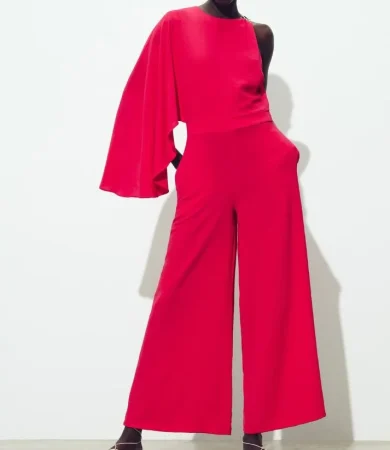 Zara tiene la mejor solución para esas bodas o comuniones que aún tienes pendientes por menos de 20 euros 23 Merca2.es Los 3 monos estilosos de Zara por menos de 19 € que querrás tener ya. 1. El mono rojo asimétrico: pura elegancia en versión moderna