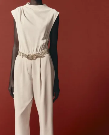 Zara tiene la mejor solución para esas bodas o comuniones que aún tienes pendientes por menos de 20 euros 27 Merca2.es ¿Por qué el mono es la prenda clave del verano?