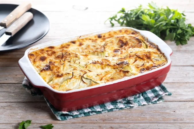 casserole con queso y calabazas la parrilla aisladas sobre un fondo blanco Merca2.es