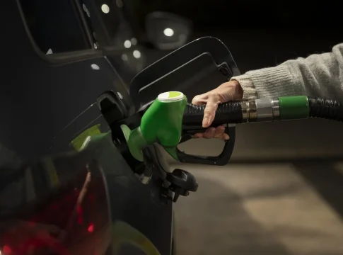 El precio del combustible en las gasolineras low cost podría superar 1,60 €/litro esta semana: lo que debes saber antes de salir de vacaciones El precio del combustible en las gasolineras low cost podría superar 1,60 €/litro esta semana: lo que debes saber antes de salir de vacaciones