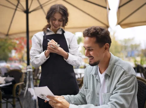 La OCU desvela las diez ilegalidades más habituales que cometen bares y restaurantes y que muchos desconocemos La OCU desvela las diez ilegalidades más habituales que cometen bares y restaurantes y que muchos desconocemos