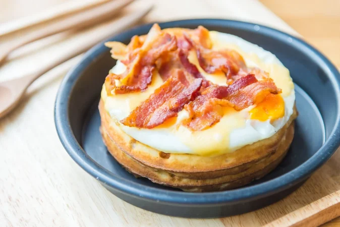 huevos y gofres de tocino Merca2.es